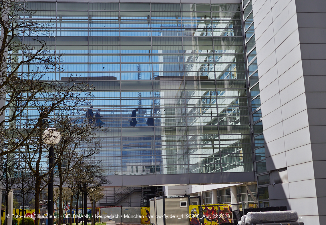 22.04.2023 - Baustelle auf der ehemaligen Allianz-Versicherung in Neuperlach